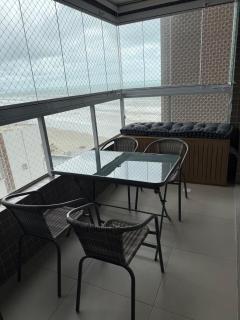 Apartamento Pé na Areia com Churrasqueira a Carvão - 0