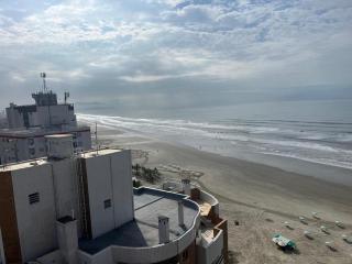 Apartamento Pé na Areia com Churrasqueira a Carvão - 9