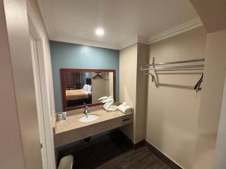 Economy Inn - Burbank Airport - 7