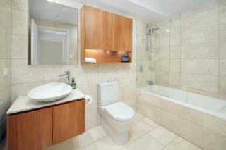 Panoramic 3-Bedroom Skyscape with Free Parking - 1