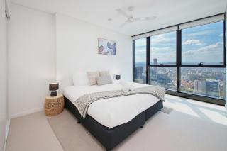 Panoramic 3-Bedroom Skyscape with Free Parking - 4