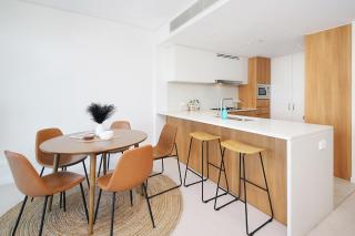 Panoramic 3-Bedroom Skyscape with Free Parking - 6