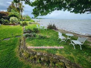 Lakeside getaway self-contained unit - 4