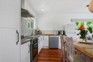 The Beach Cottage - Close to Beach and Town - 6