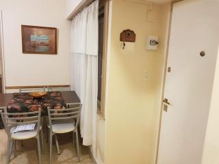 Depto 2 ambientes comodos, Av Luro, zona centro - 5