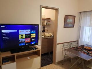 Depto 2 ambientes comodos, Av Luro, zona centro - 2