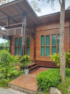 Areeya phubeach resort wooden house Coliving Coworking - 5