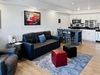 Walk to Landing and convention center beautiful - 5