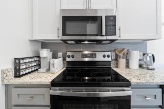 Modern Tempe Retreat Near ASU & Downtown - 2