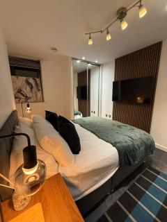 Luxury 2BR Apartment Great Views Free Parking - 3