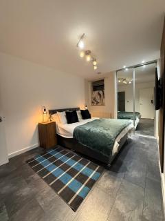 Luxury 2BR Apartment Great Views Free Parking - 4