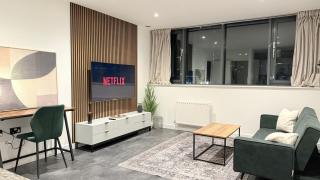 Luxury 2BR Apartment Great Views Free Parking - 7