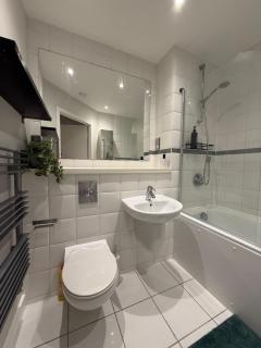 Luxury 2BR Apartment Great Views Free Parking - 2