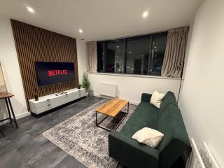 Luxury 2BR Apartment Great Views Free Parking - 6