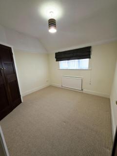 3 Bedroom whole house with free car parking - 2