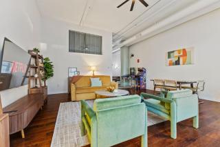 2BR Downtown Gem with Arcade games! - Sleeps 7 - Near Convention Center - Stadium - 6