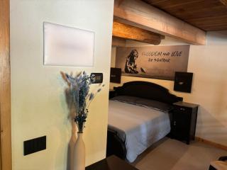 Riverside Room Joseph - 5