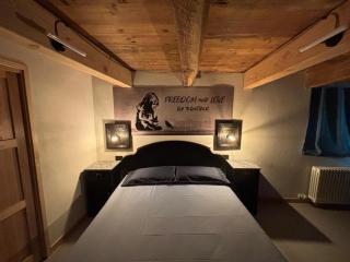 Riverside Room Joseph - 1