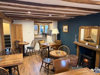 Coffee & Stays at Cartmel Square - 4