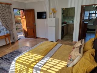 The Rex Garden Cottage - 1