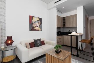 Maison Privee - Serene Studio Escape with Balcony in JVC - 5
