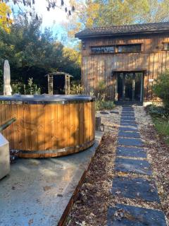 Private Cozy Nordic bath retreat by Chateau Biron - 4