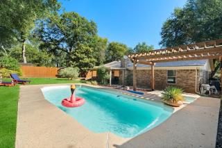 Family Retreat in DFW with Pool, Games, Relax and Enjoy - 0