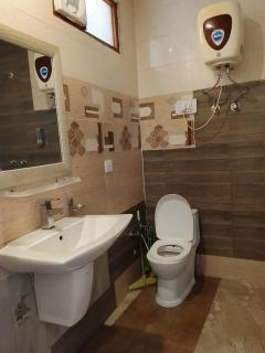 Hotel Morainic Hills Mall Road Bhagsunag - 4