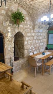 LEAH- botanical villa - 2