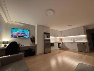 2 Bed 2 Bath Apartment with Secure Parking in Sydney CBD - 1 Min Walk To Darling Harbour & World Square- Center Of China Town - 6