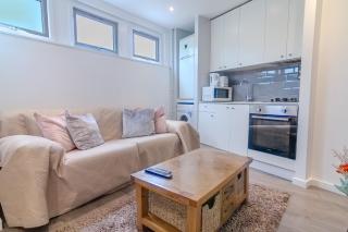 Modern Studio Apartment with Free Wifi - 6