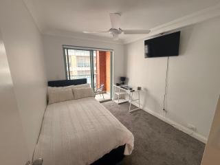 2 Bed 2 Bath Apartment with Secure Parking in Sydney CBD - 1 Min Walk To Darling Harbour & World Square- Center Of China Town - 5