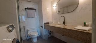 Newly Renovated in prime area - 6