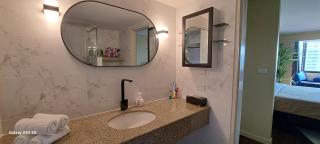 Newly Renovated in prime area - 9