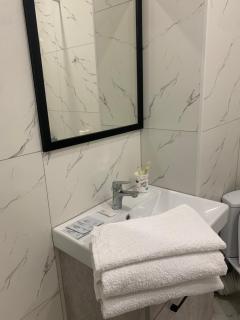 Евро двухкомнатная квартира около посольства США - 1