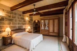 Ta' Karmni Charming Farmhouse with Pool and Jacuzzi - 8