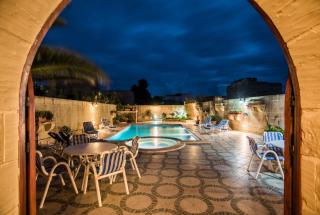 Ta' Karmni Charming Farmhouse with Pool and Jacuzzi - 3