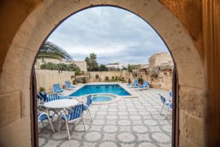 Traditional Maltese Villa with Pool & Jacuzzi - 4