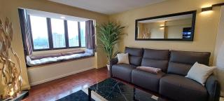 Newly Renovated in prime area - 8