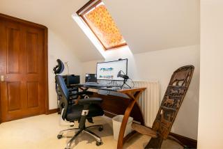 Beautiful 5-Bedroom Home with Cinema & Games Room - 9