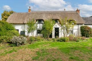 Beautiful 5-Bedroom Home with Cinema & Games Room - 8