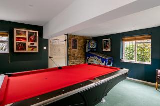 Beautiful 5-Bedroom Home with Cinema & Games Room - 7
