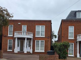 First Class Luxurious Apartment London Finchley - 7