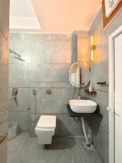 Premium bedroom with washroom 101 I Zero mile - Patna - 6