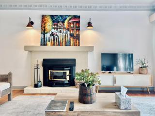 Secluded Villa with Lush Gardens, Spa and Fireplace - 9