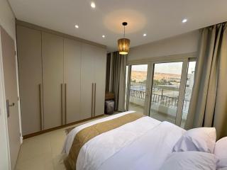 First Row to Pyramids 2BDR Apt - 5