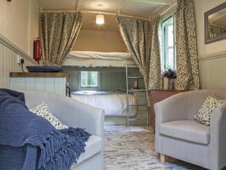 Honeysuckle Hut-Qu7066 - 4