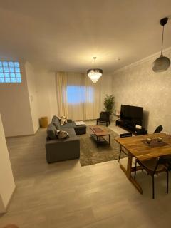 The Pearl Suite - your stylish cozy and modern flat,in the heart of South Tenerife,just 3 minutes from beach and natural pools - 5