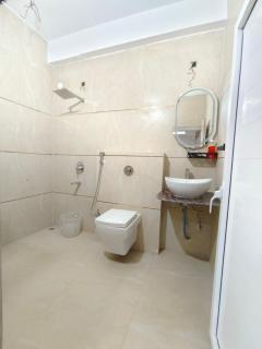 Private room & attached washroom 102 , Zero mile - Patna - 6