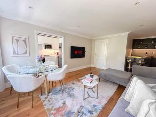 Upscale Apartment in a Prestigious Area - 0